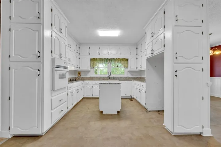44 Nunnally Lake Road, Ohatchee, Alabama 36271