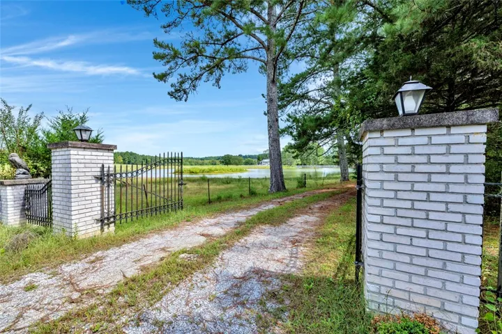 44 Nunnally Lake Road, Ohatchee, Alabama 36271