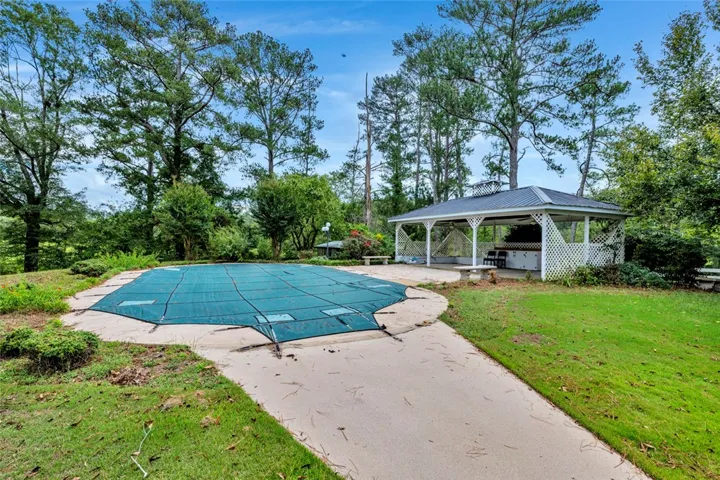 44 Nunnally Lake Road, Ohatchee, Alabama 36271