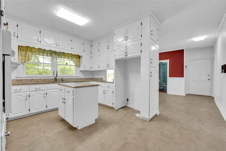 44 Nunnally Lake Road, Ohatchee, Alabama 36271