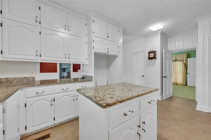44 Nunnally Lake Road, Ohatchee, Alabama 36271