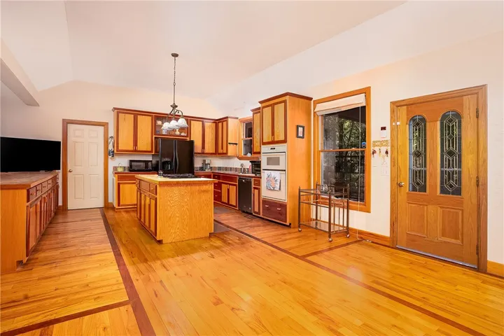 Kitchen/Entry