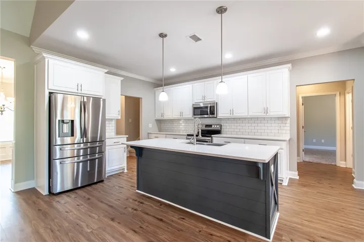Kitchen with large island