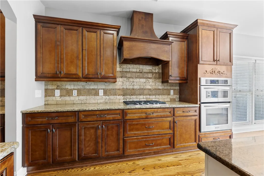 Gas cooktop and custom Wooden hood
