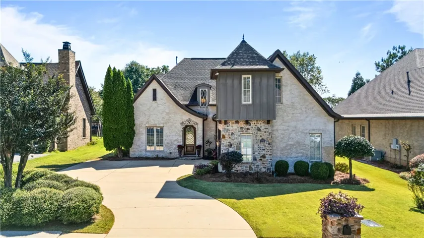 Welcome to 755 Oakdale Drive