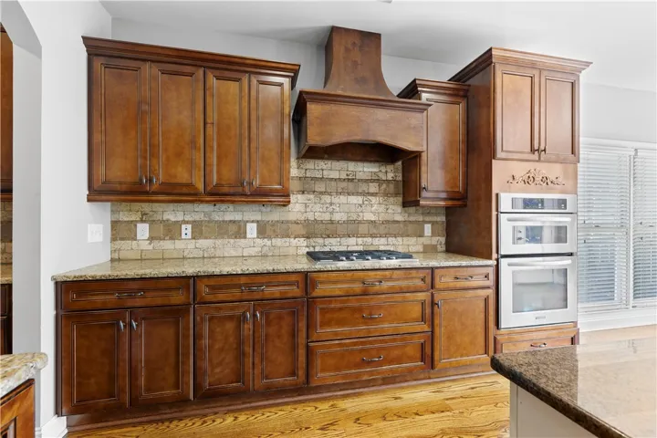 Gas cooktop and custom Wooden hood