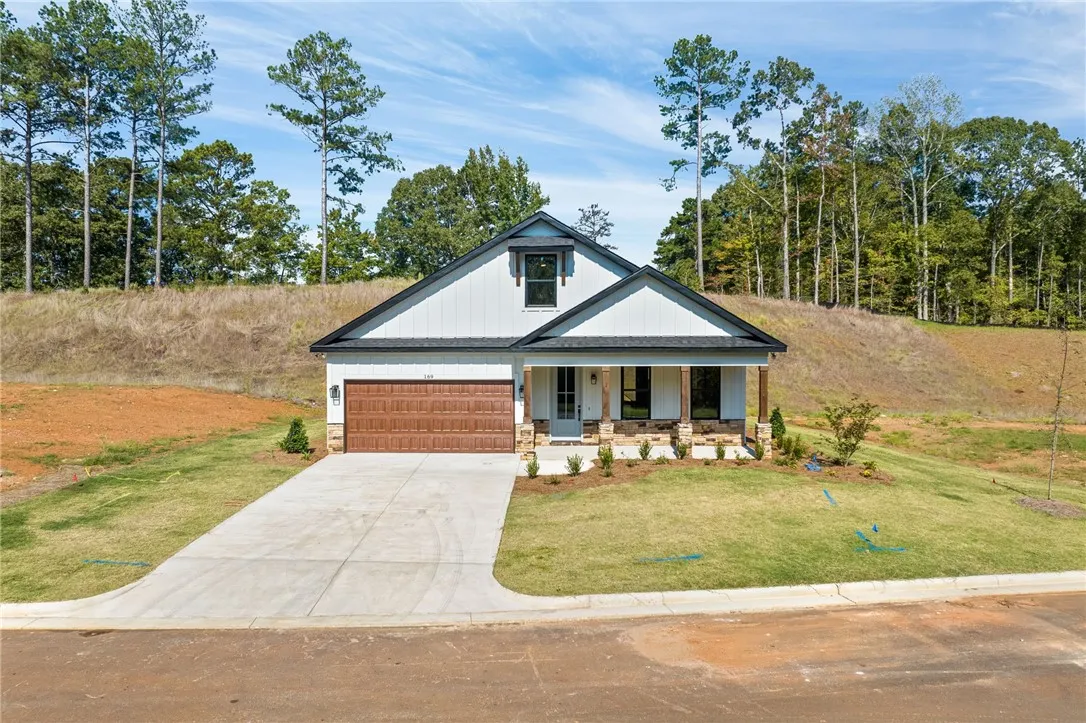 *RENDERINGS &
PHOTOGRAPHY INCLUDED DOES NOT REPRESENT THE ACTUAL PROPERTY AND IS TO BE USED FOR VISUAL
PURPOSES ONLY. FINISHES WILL DIFFER.