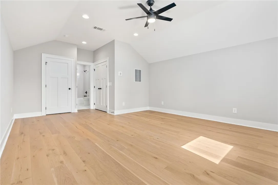 *RENDERINGS &
PHOTOGRAPHY INCLUDED DOES NOT REPRESENT THE ACTUAL PROPERTY AND IS TO BE USED FOR VISUAL
PURPOSES ONLY. FINISHES WILL DIFFER.