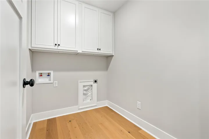 *RENDERINGS &
PHOTOGRAPHY INCLUDED DOES NOT REPRESENT THE ACTUAL PROPERTY AND IS TO BE USED FOR VISUAL
PURPOSES ONLY. FINISHES WILL DIFFER.