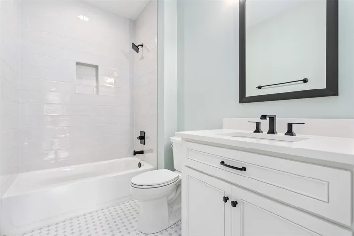 *RENDERINGS &
PHOTOGRAPHY INCLUDED DOES NOT REPRESENT THE ACTUAL PROPERTY AND IS TO BE USED FOR VISUAL
PURPOSES ONLY. FINISHES WILL DIFFER.