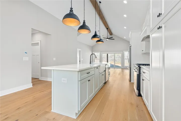 *RENDERINGS &
PHOTOGRAPHY INCLUDED DOES NOT REPRESENT THE ACTUAL PROPERTY AND IS TO BE USED FOR VISUAL
PURPOSES ONLY. FINISHES WILL DIFFER.