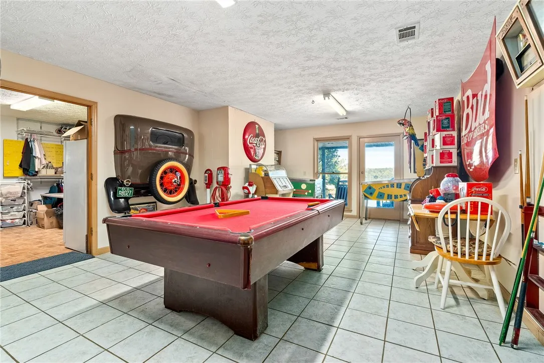 Game Room fully equipped