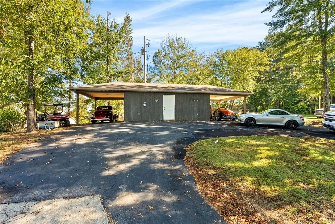 Detached workshop