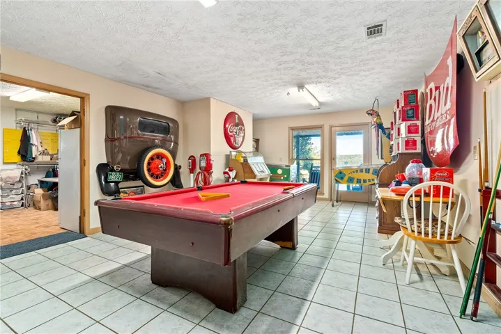 Game Room fully equipped