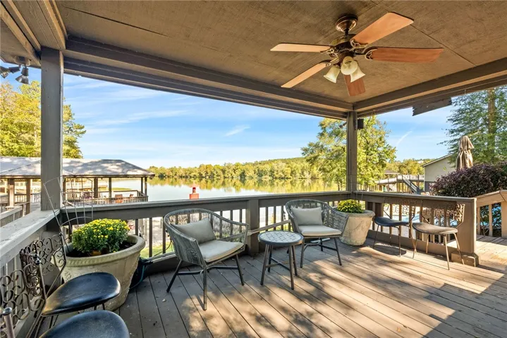 Doubledecker boathouse!