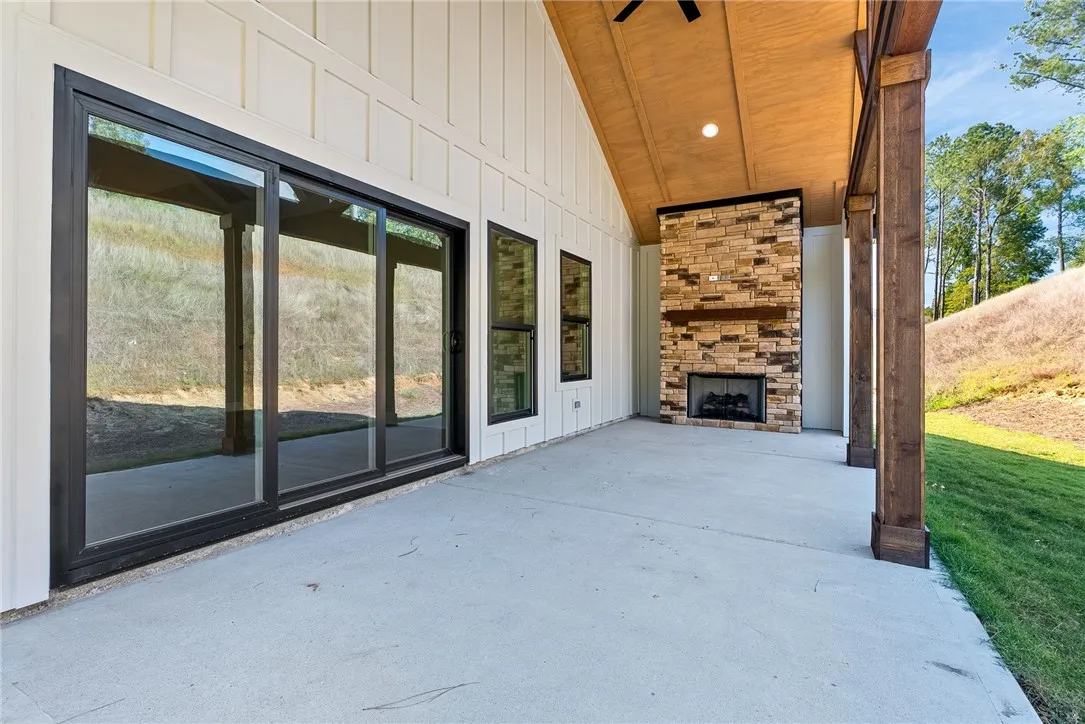 *RENDERINGS & PHOTOGRAPHY
INCLUDED DOES NOT REPRESENT THE ACTUAL PROPERTY AND IS TO BE USED FOR VISUAL PURPOSES
ONLY. FINISHES WILL DIFFER.