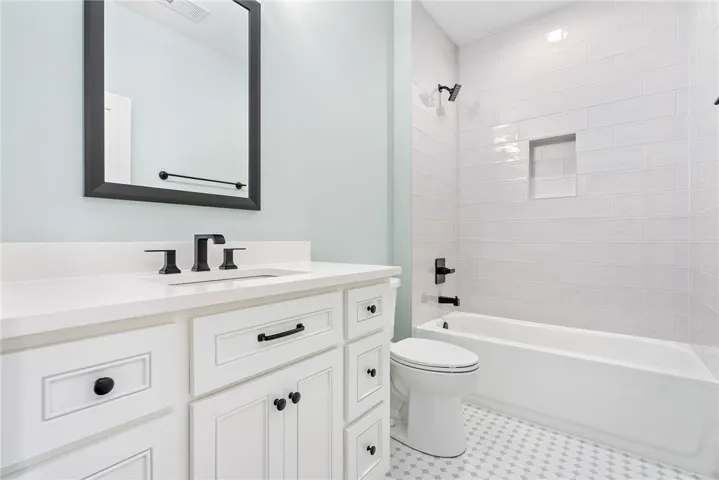 *RENDERINGS & PHOTOGRAPHY
INCLUDED DOES NOT REPRESENT THE ACTUAL PROPERTY AND IS TO BE USED FOR VISUAL PURPOSES
ONLY. FINISHES WILL DIFFER.