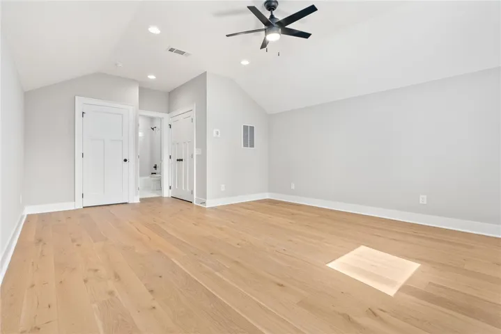 *RENDERINGS & PHOTOGRAPHY
INCLUDED DOES NOT REPRESENT THE ACTUAL PROPERTY AND IS TO BE USED FOR VISUAL PURPOSES
ONLY. FINISHES WILL DIFFER.