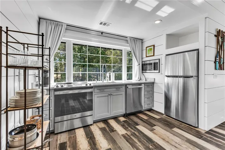 60 Castaway Cove Lane, Eclectic, Alabama 36024