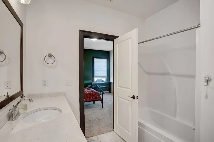 Bedroom 5's bathroom