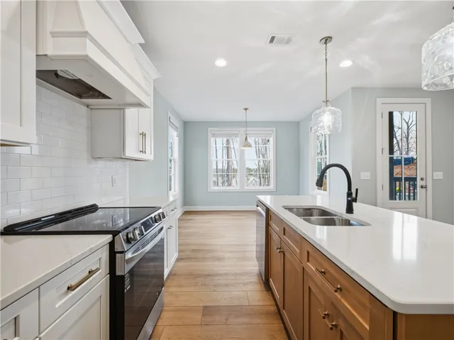 Eat in kitchen