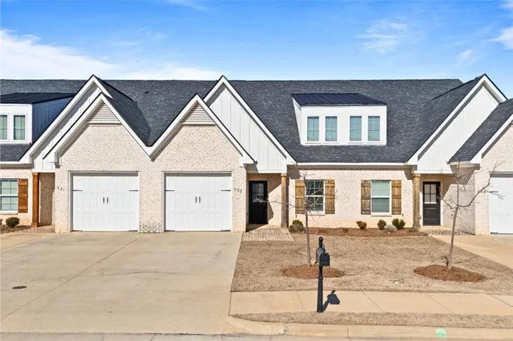 Welcome to 533 Cloverdale Drive