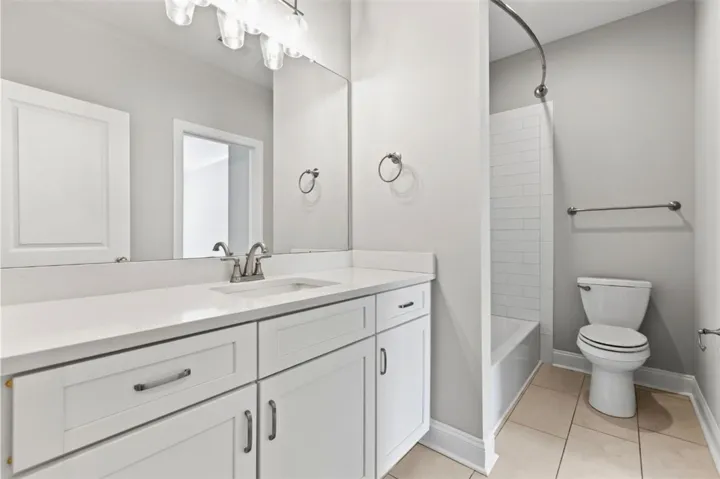 En suite second bathroom with tiled tub/shower combo