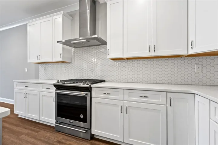  Tiled backsplash
