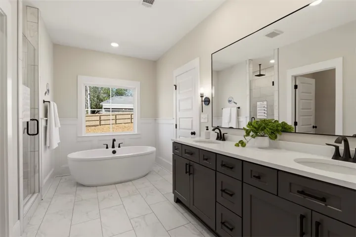 1935 Long Leaf Lane, Opelika, Alabama 36804