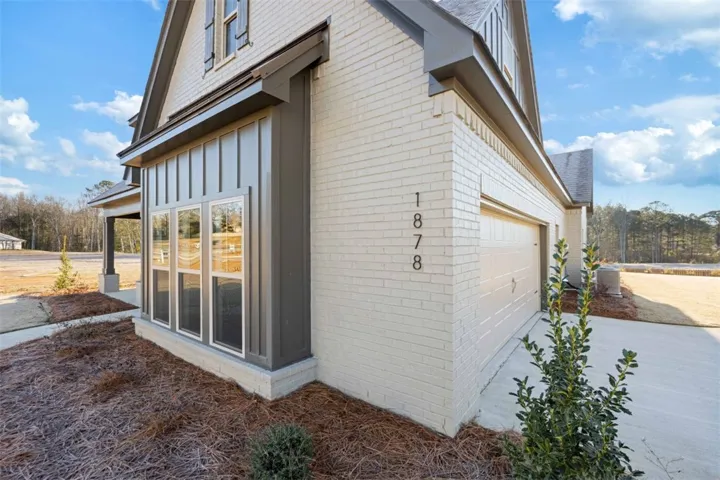 1878 Long Leaf Lane, Opelika, Alabama 36804