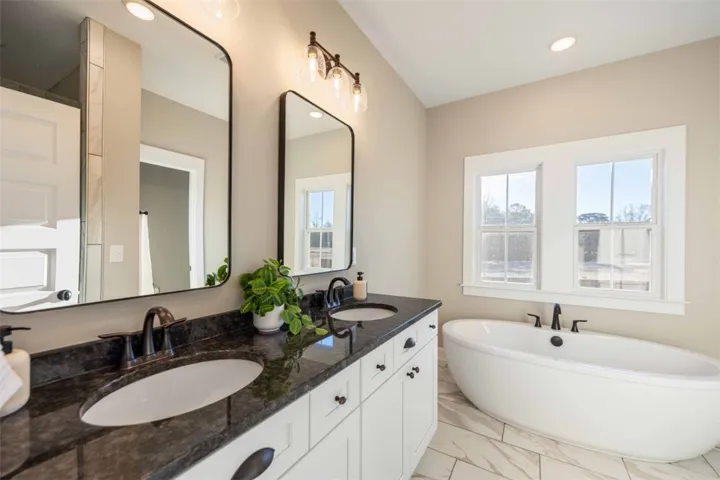 1890 Long Leaf Lane, Opelika, Alabama 36804
