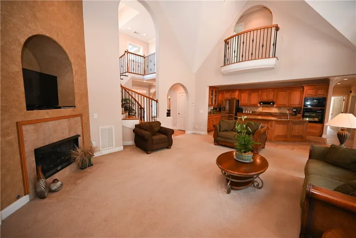 So many beautiful archway details all throughout!