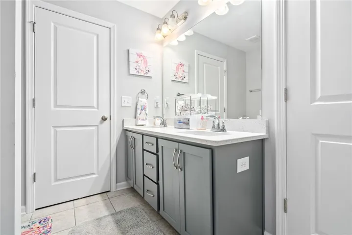 Jack-n-Jill Bath