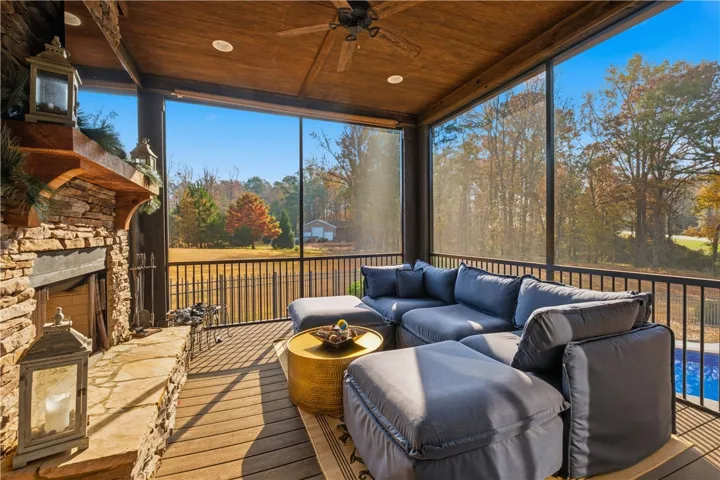 Screened in porch