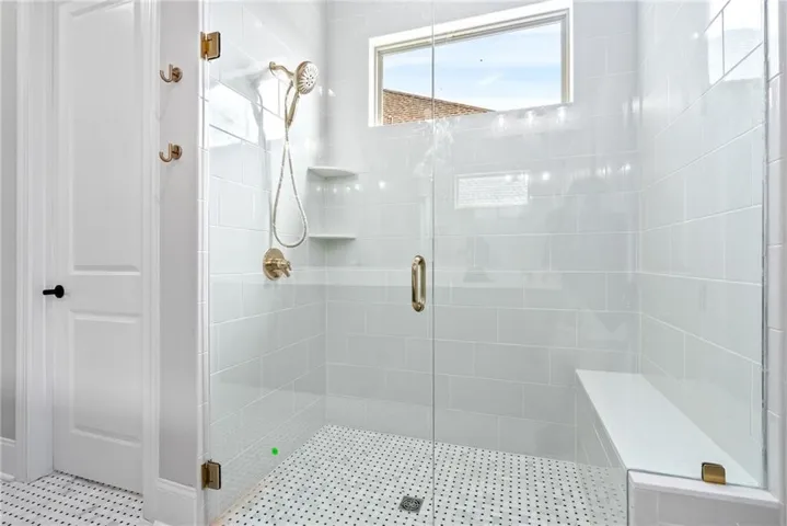 Frameless shower