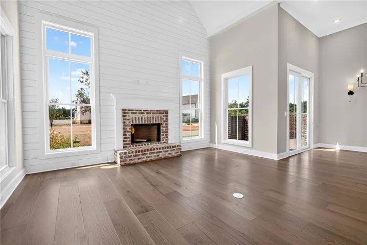 18' vaulted ceilings