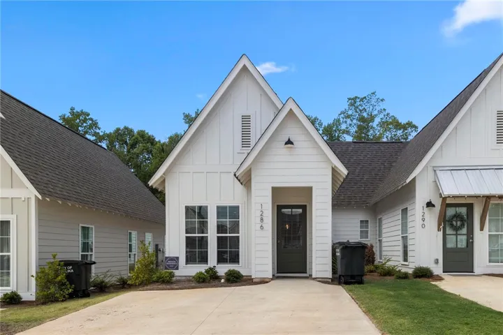 1286 Burrow Circle, Opelika, Alabama 36801