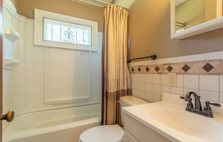 2812 Azalea Avenue, Tuskegee, Alabama 36088