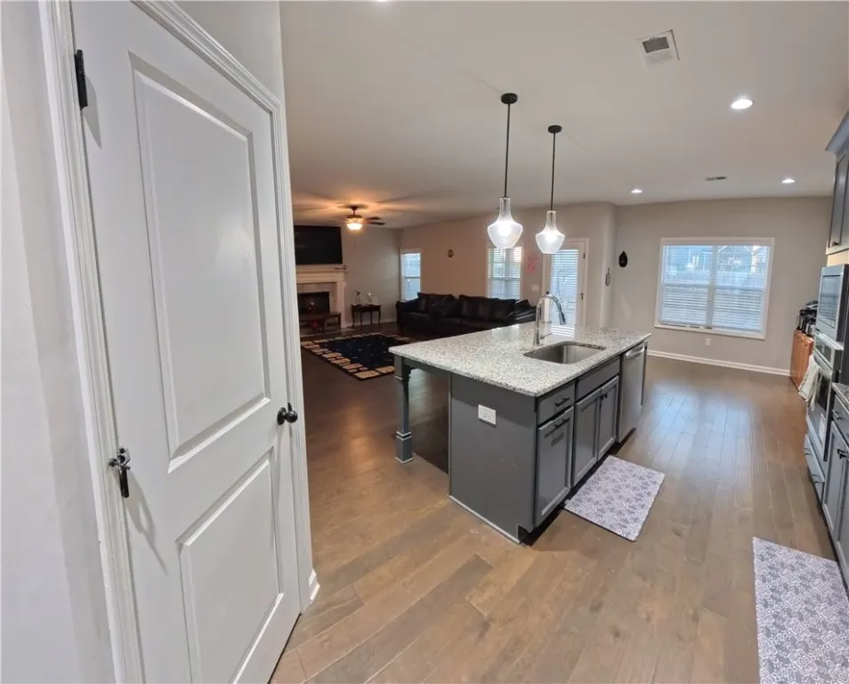 Large Kitchen with pantry