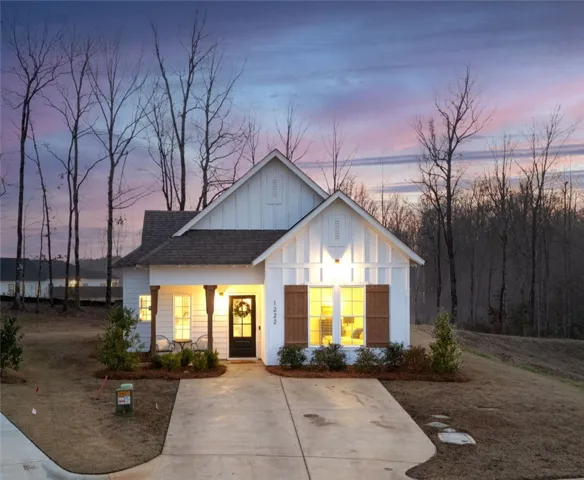 Welcome to 1222 Woodland Circle!