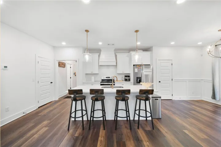 Open Kitchen with Lots of Natual Lighting