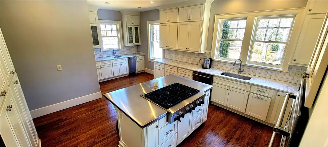 Beautifully Renovated Kitchen