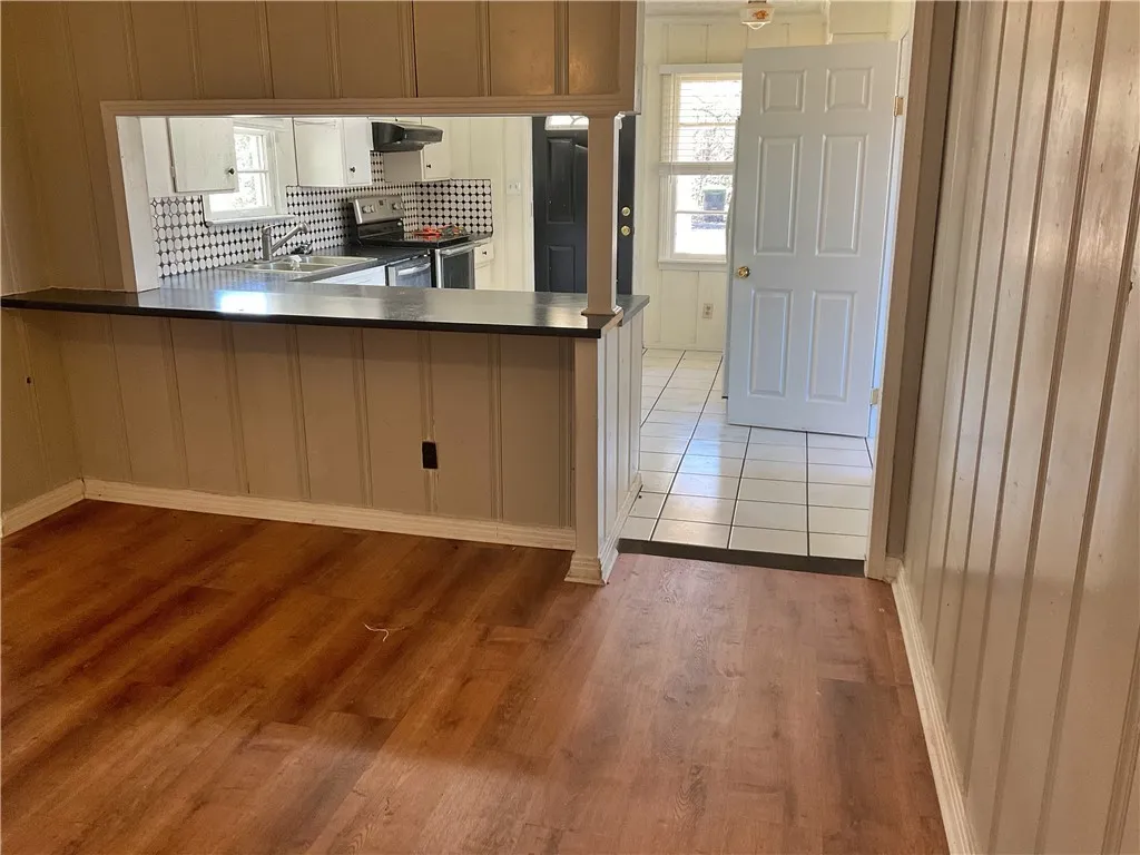 Dining are to Kitchen View.