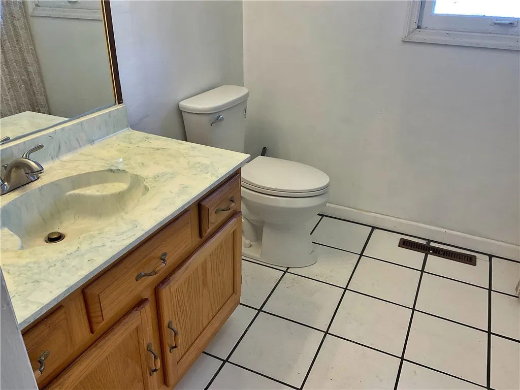 Main floor full bathroom.