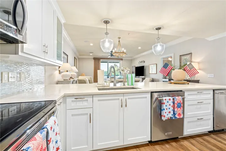 A well-appointed kitchen island offers a perfect blend of modern convenience and seamless entertaining space.