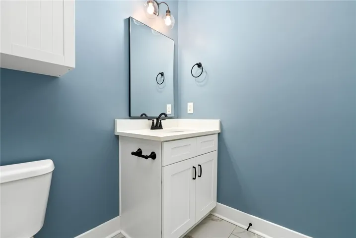 Guest Bathroom - Upstairs