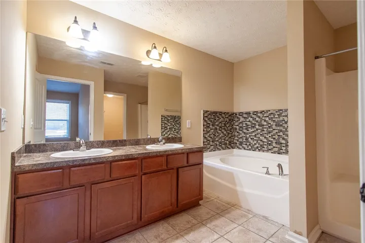 Primarty Ensuite Bathroom