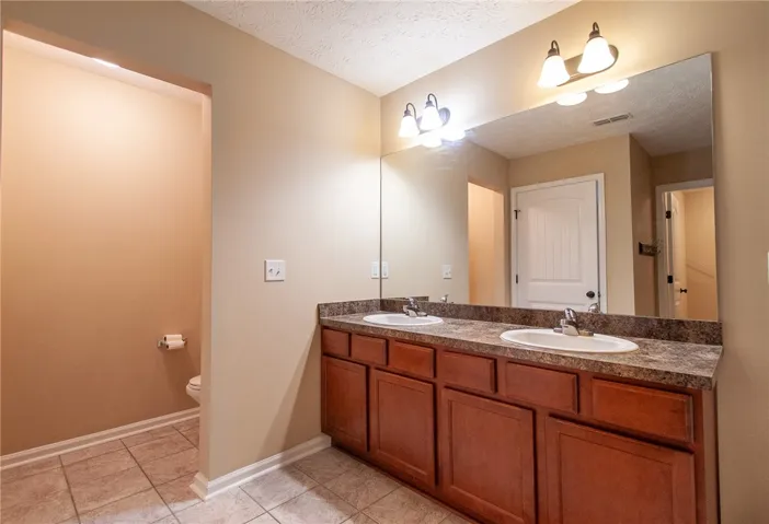 Double Vanity & Private Potty