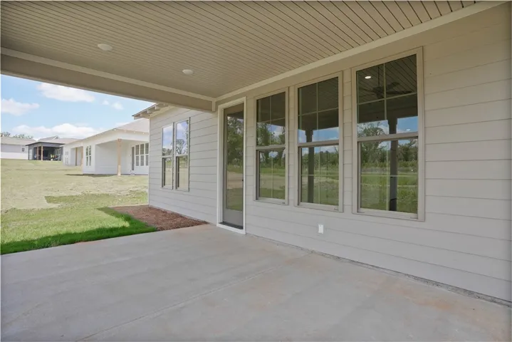 Large Covered Back Patio
- All plans, specifications & pricing are subject to change without notice.