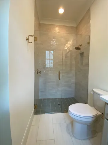 Zero entry shower in guest suite on main floor